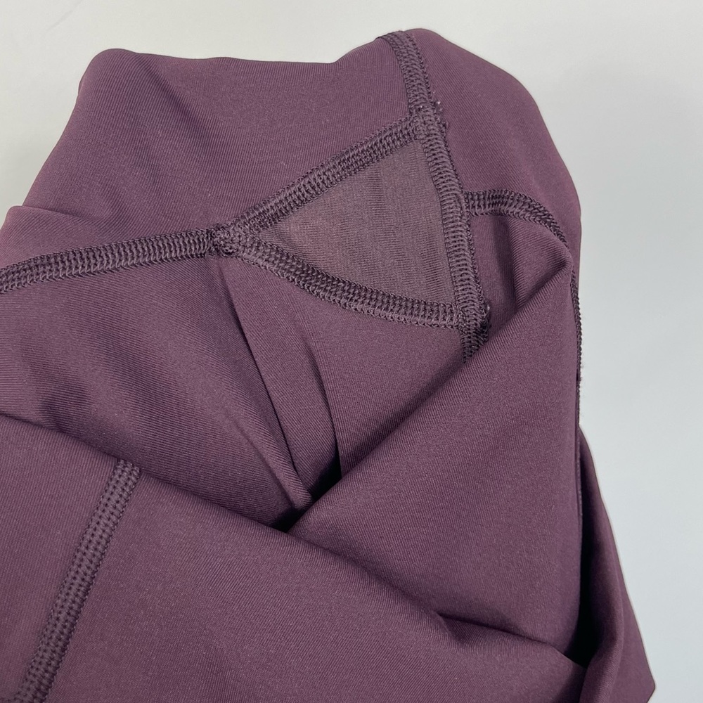 Lululemon Tied To It Crop 21" Black Cherry 10 High Rise Leggings Tights Yoga Gym - Picture 13 of 16